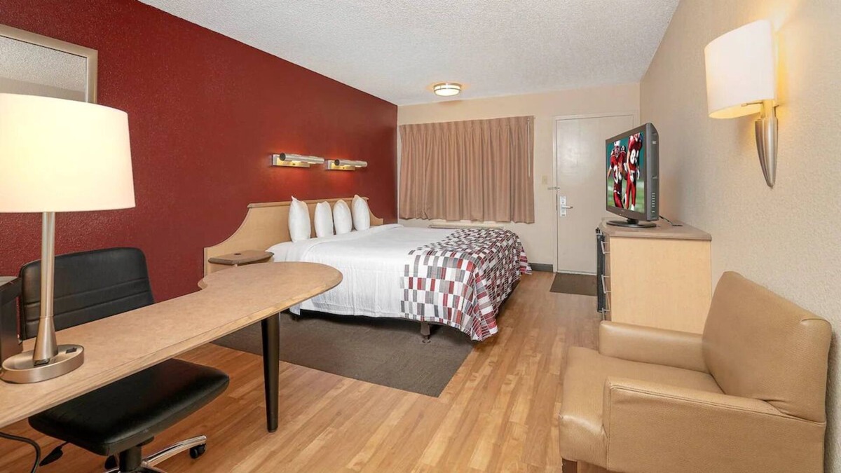 Bowmansville House | Experience a Weekend of Fun! Pet-friendly, FREE Parking, Near Glen Falls!