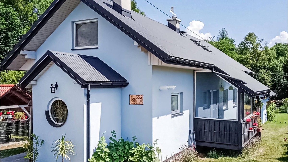 Spytkowice Apartment | Experience a wonderful nature vacation in the countryside with mountain views and swimming pool.