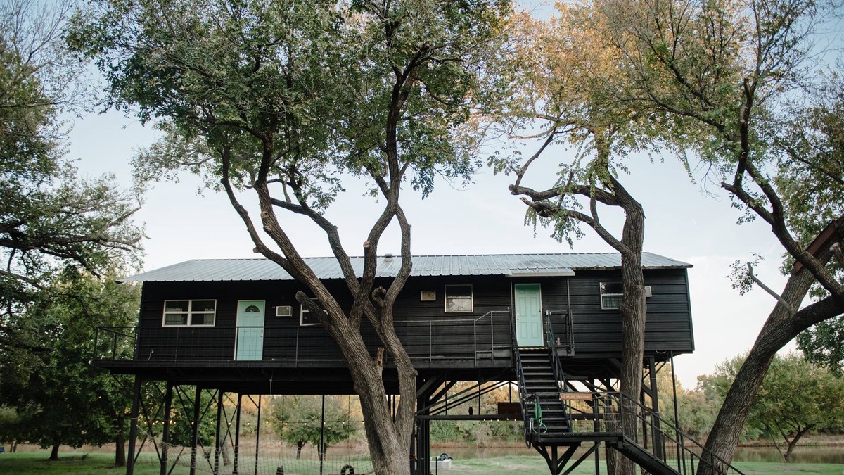 Dennis House | Experience Brazos River Treehouse
