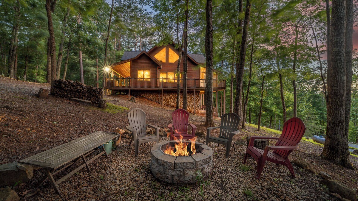 Ridges Over the Lake Cabin | Experience breathtaking mountain views at Sunset Ridge Aska