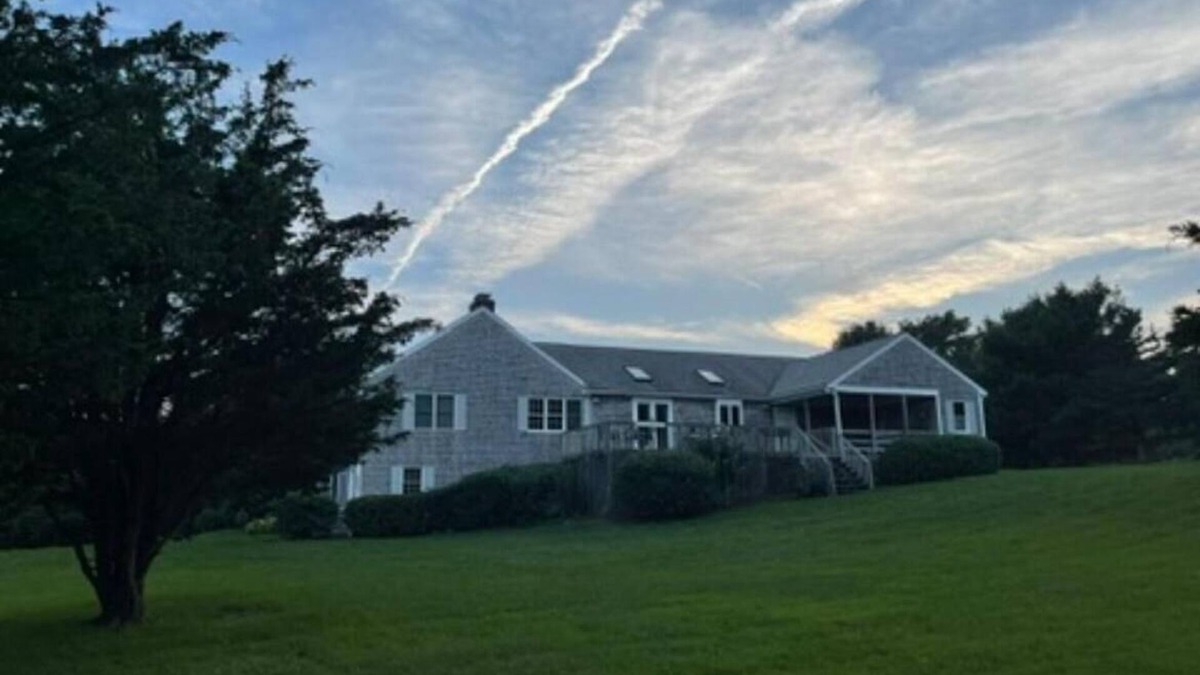 Hatchville House | Experience Cape Cod charm, with beaches just a quick 10-min drive away