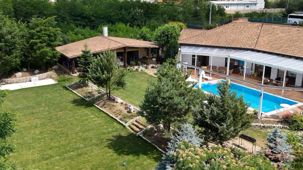 Tunari Villa | Experience Casa Serafim, a Private Oasis of Elegance and Tranquility