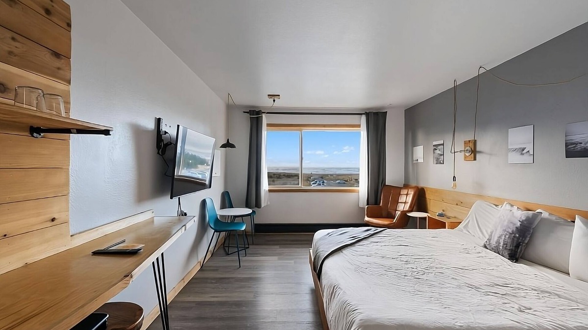 Long Beach Hotel | Experience Coastal Comfort! Indoor Swimming Pool, Pets Allowed, Free Parking!
