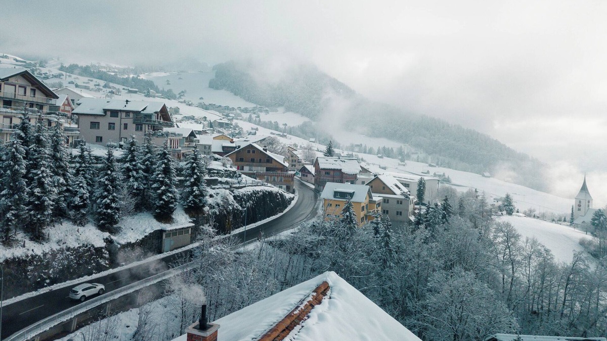 Amden Apartment | "Experience Comfort and Adventure at Apartment Raingüetli in Amden!"