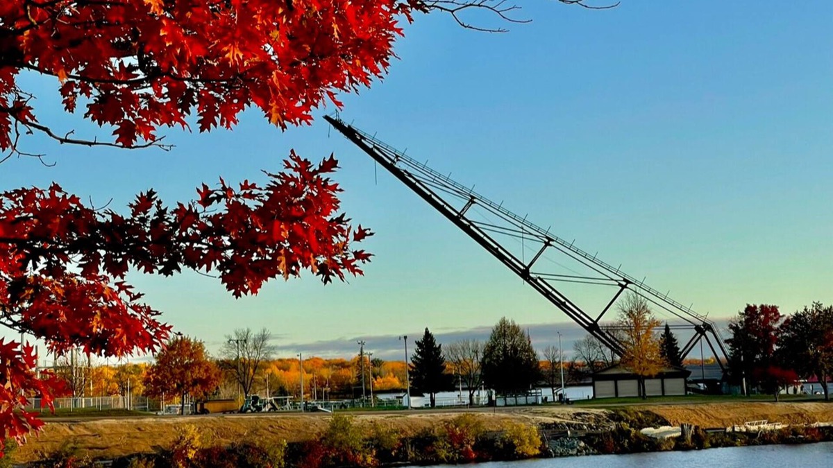 Cornell Cabin | Experience fall along the beautiful Chippewa River
