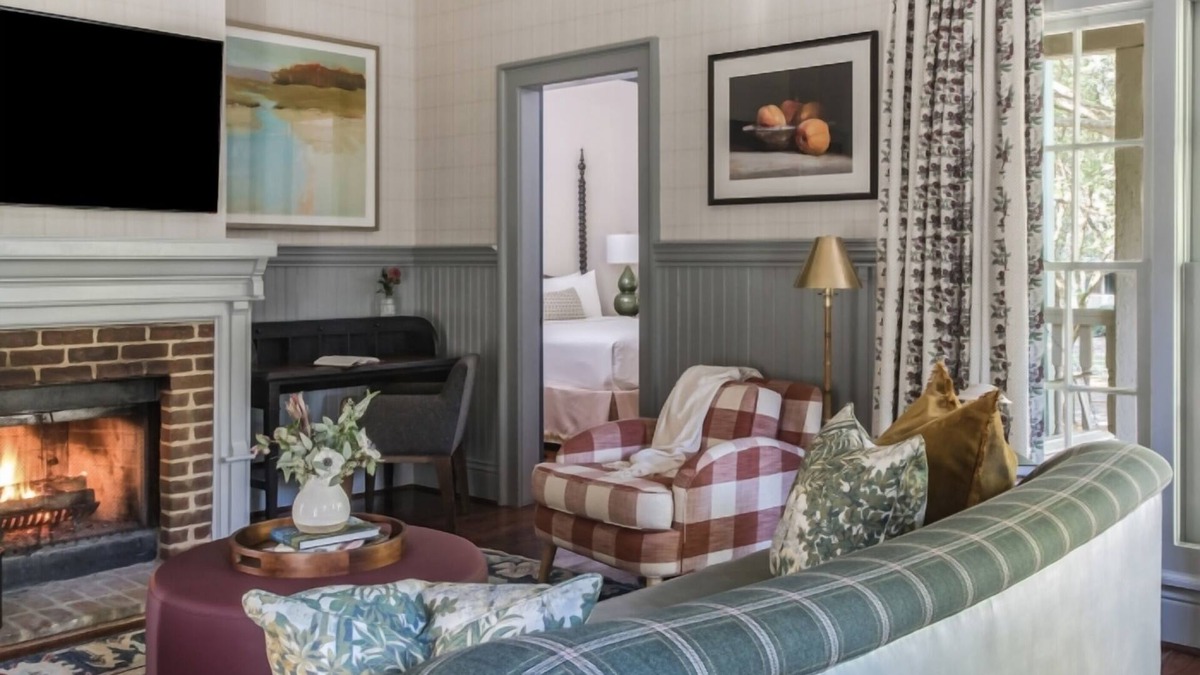 Adairsville Hotel | Experience Fun Outdoor Adventures in 2 Spacious Cottages - Dog Friendly
