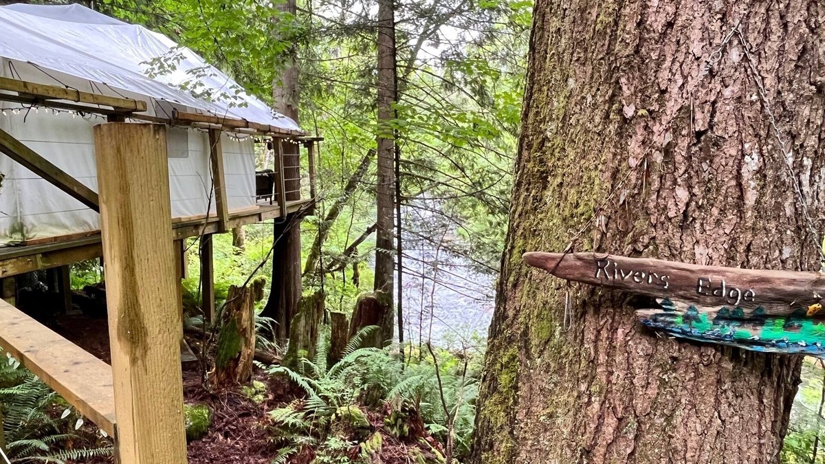 Maple Ridge Resort | Experience Glamping on a budget! Self contained, quiet, romantic, swim, fish,