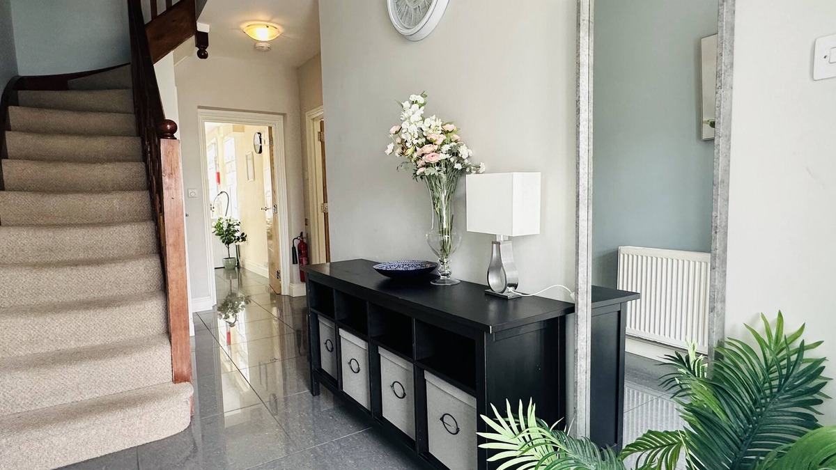 Wembley Central House | Experience Grand Living 5bed/4bath Wembley Stadium