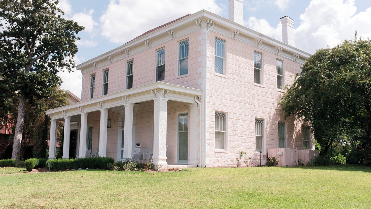 Vicksburg House | Experience History from the Luxury of a Southern Pre-Civil War Mansion