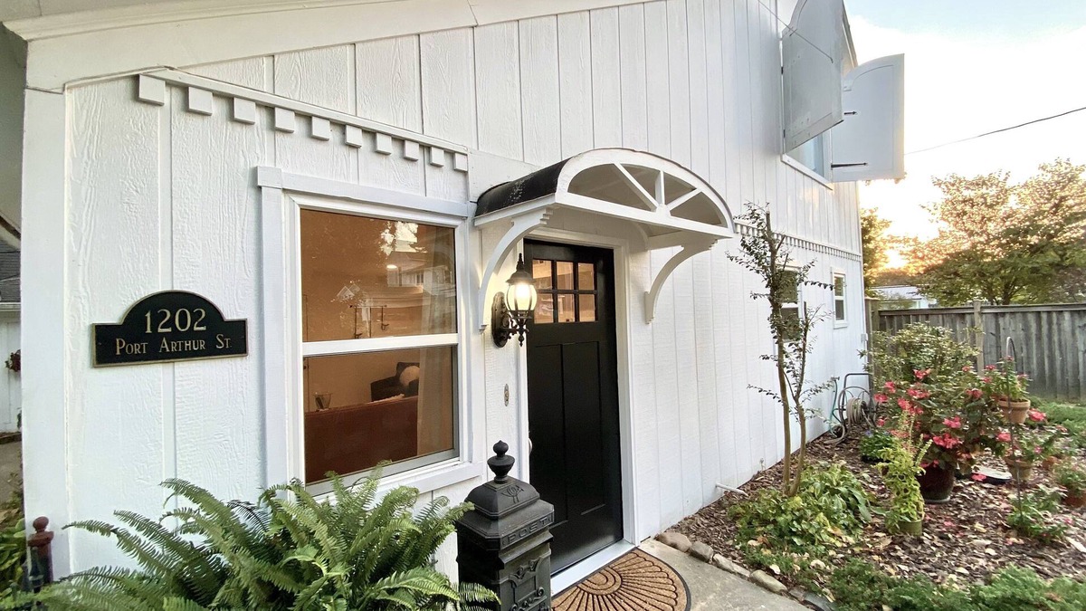 Mena Cottage | Experience History in an original Carriage House located behind a Colonial home.