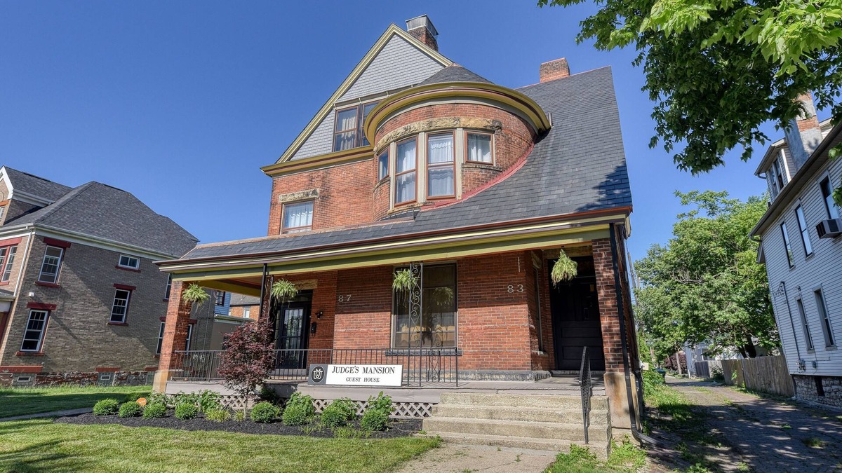 Near East Columbus House | Experience History in Style in an 8BR/8BA Private Guesthouse!