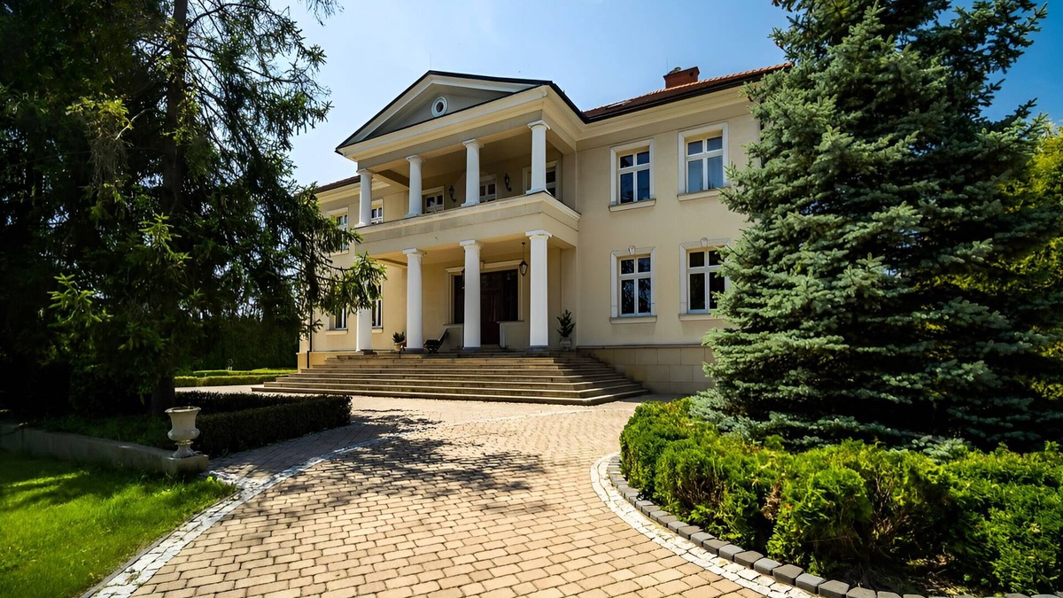 Krzeszowice Villa | Experience History: Stunning Mansion near Krakow
