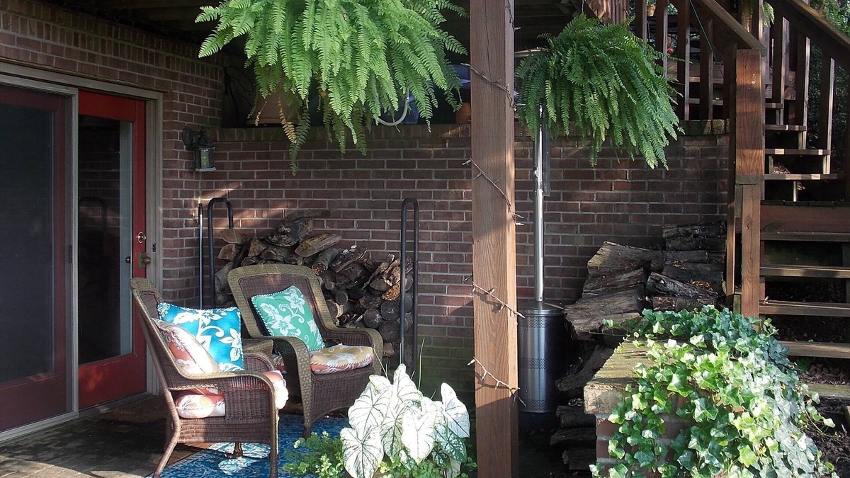 Georgetown Apartment | Experience horse park fun , the Bourbon Trail and a golf course out your door!