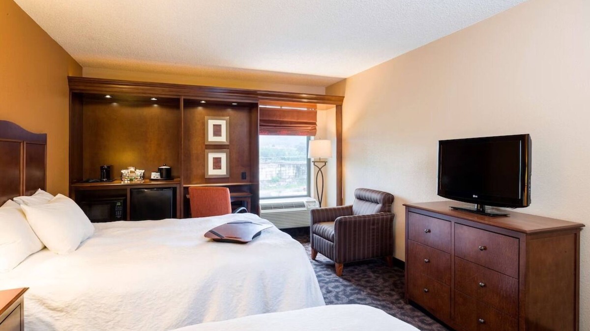 Danville Hotel | Experience Indoor Pool Suite Near FQ Hartman Park Pets Welcome | 3 Units