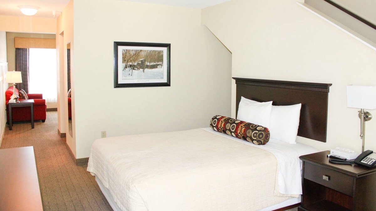 Kelleys Island House | Experience Island Tranquility at the Iroquois Suites Kelleys Island 216