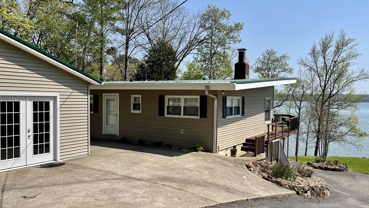 Almo House | Experience Kentucky Lake out the back door! Spacious 4-bedroom retreat awaits.