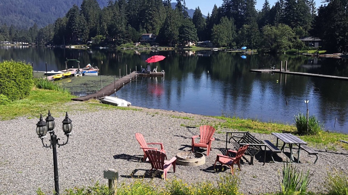Sedro-Woolley House | Experience lake life! Beachfront 3BR, steps from a private beach.