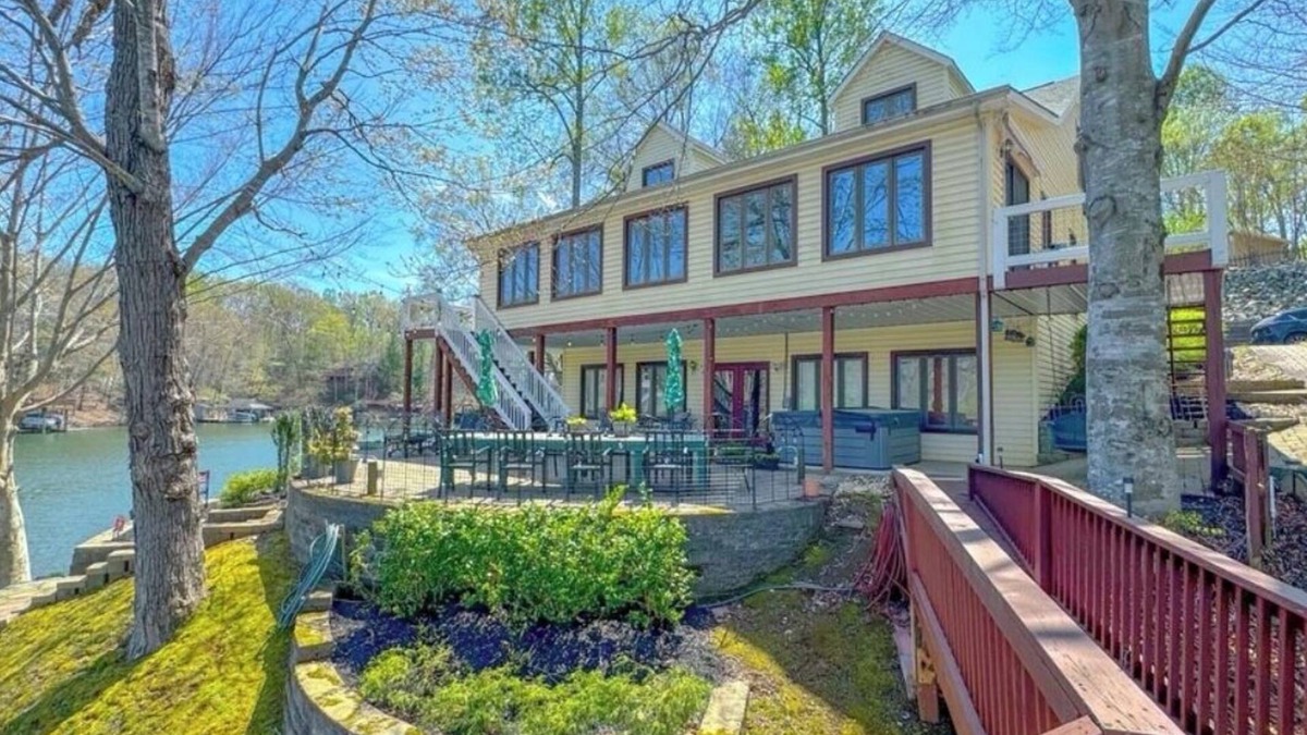 Westlake Corner House | Experience lake life at our lakeside retreat near Smith Mountain Lake VA
