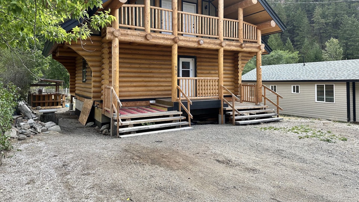 Okanagan-Similkameen Cabin | Experience Log Cabin Living in Picturesque Hedley, BC