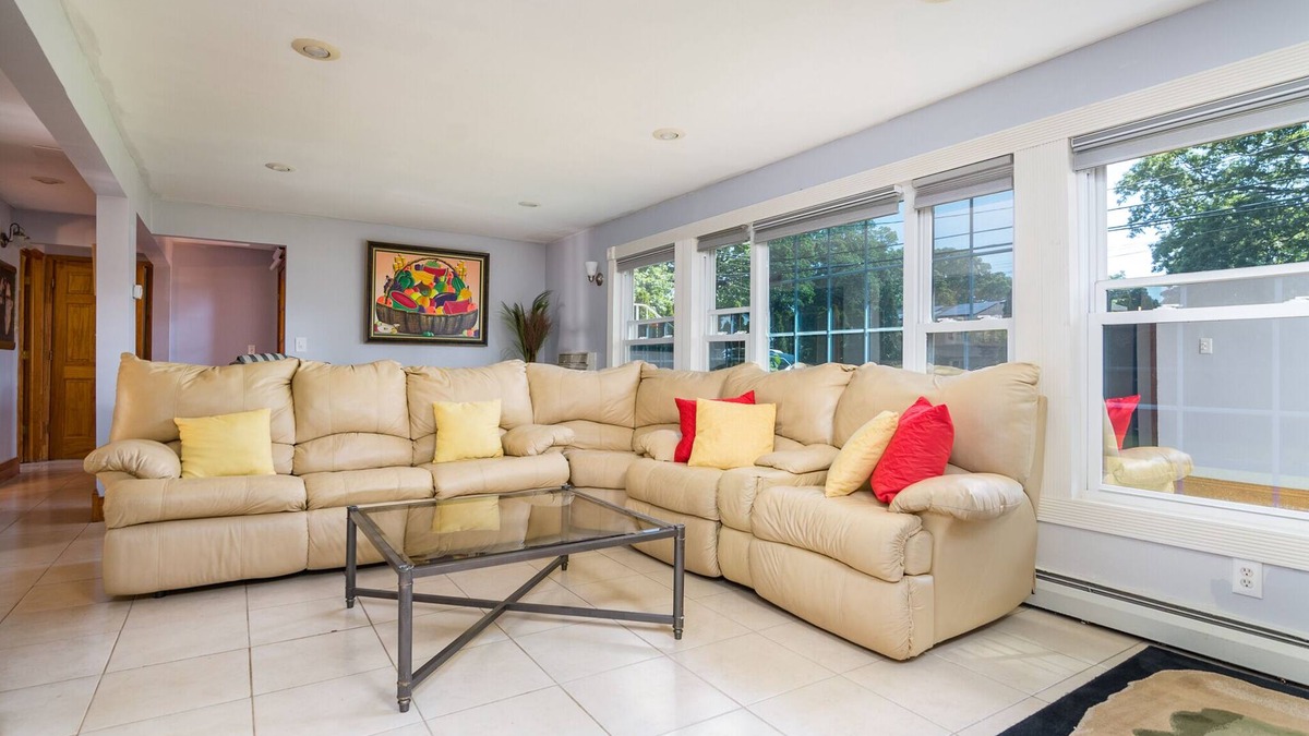East Massapequa House | Experience Massapequa charm near Roosevelt Field Mall, 15 Mins to Jones Beach