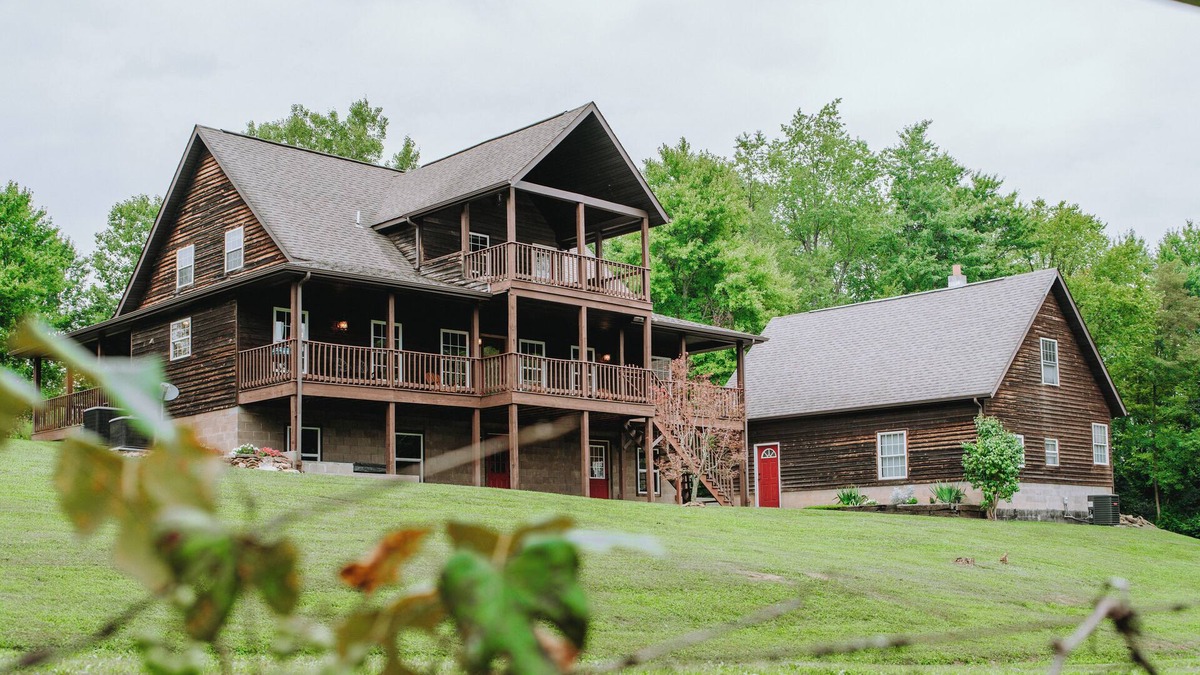 McArthur Cabin | Experience nature at your doorstep! Four bedroom cabin near Hocking Hills