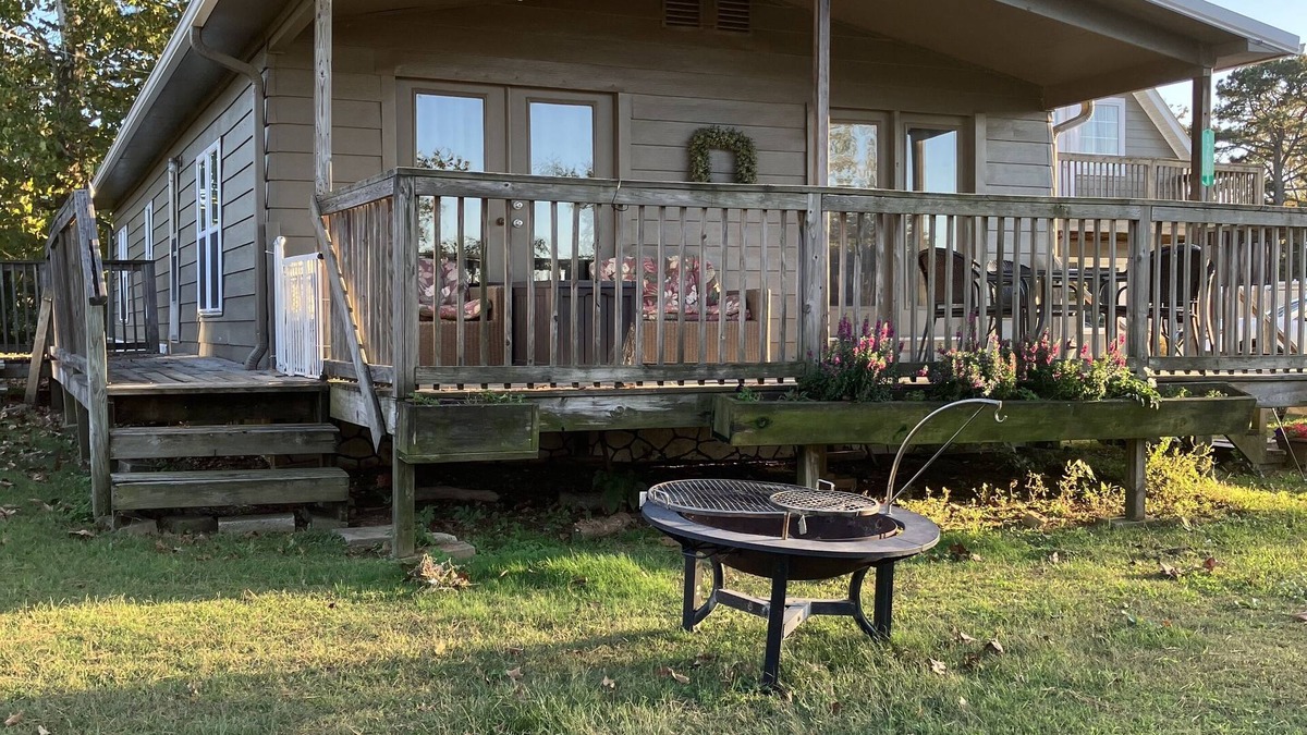 Lowell Cabin | Experience nature near White River - stay in our cozy 3-bedroom cabin
