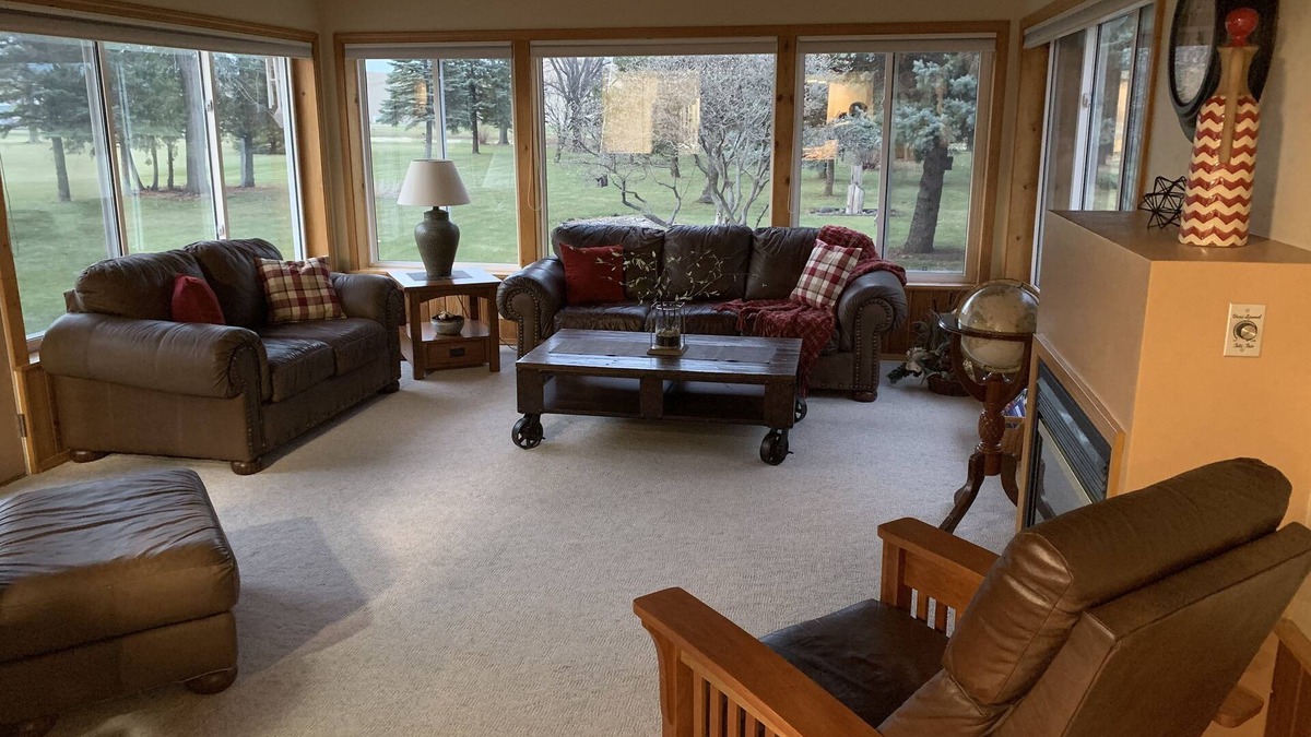 Oshkosh House | Experience Oshkosh charm near EAA Aviation Museum