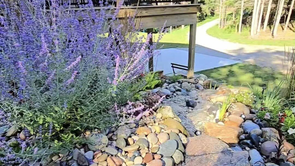 Frankfort House | Experience panoramic views in ur 5-bed Frankfort retreat minute to Lake Michigan