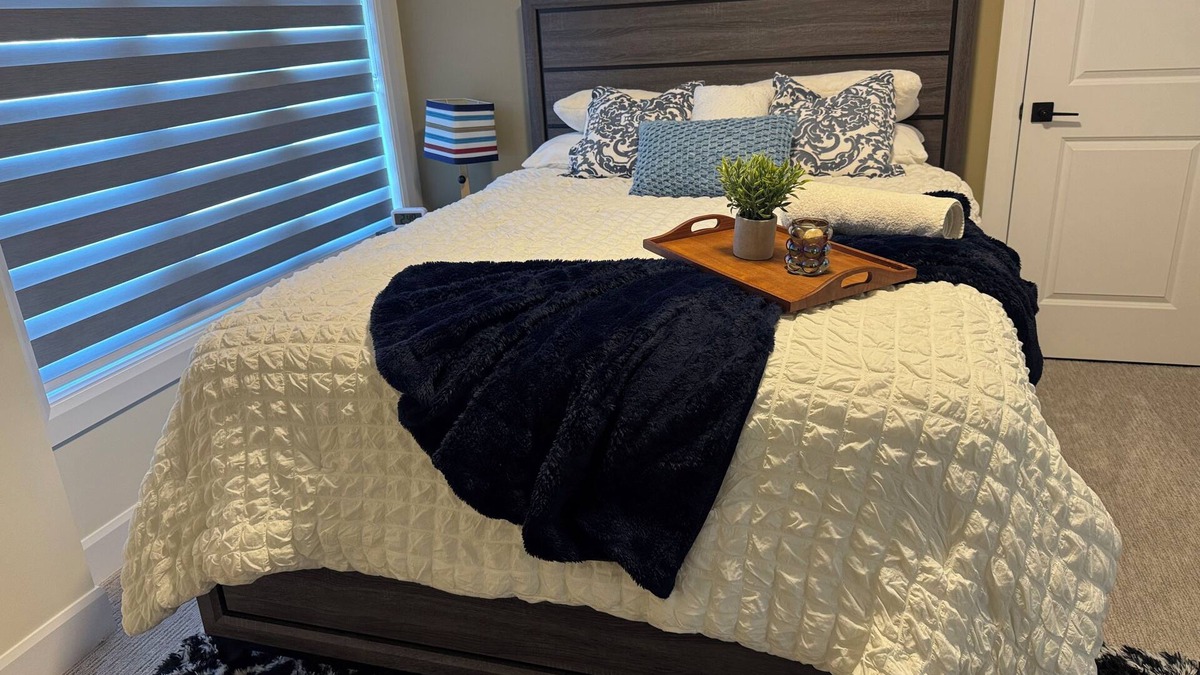 Lambeth House | Experience Peace and Love - Modren & StylishHome for Groups