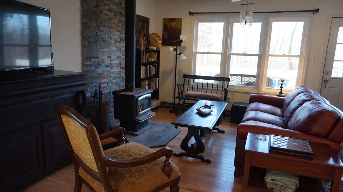 Catskill Cottage | Experience Peace in this Beautiful country cottage nestled beneath the mountains