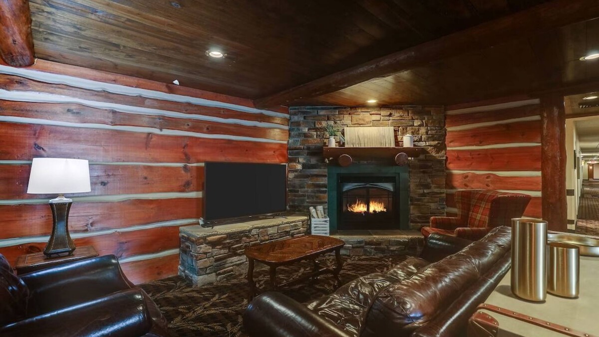 Johnston Hotel | Experience Rustic Charm! Near Des Moines Art Center & Dining | 2 Units