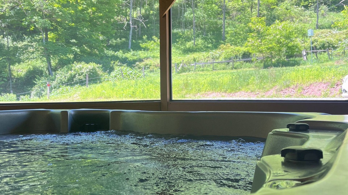 Riverton Cabin | Experience Seneca Rocks in a cozy 4-bedroom cabin HOT TUB, POOL TABLE, FOOSBALL.