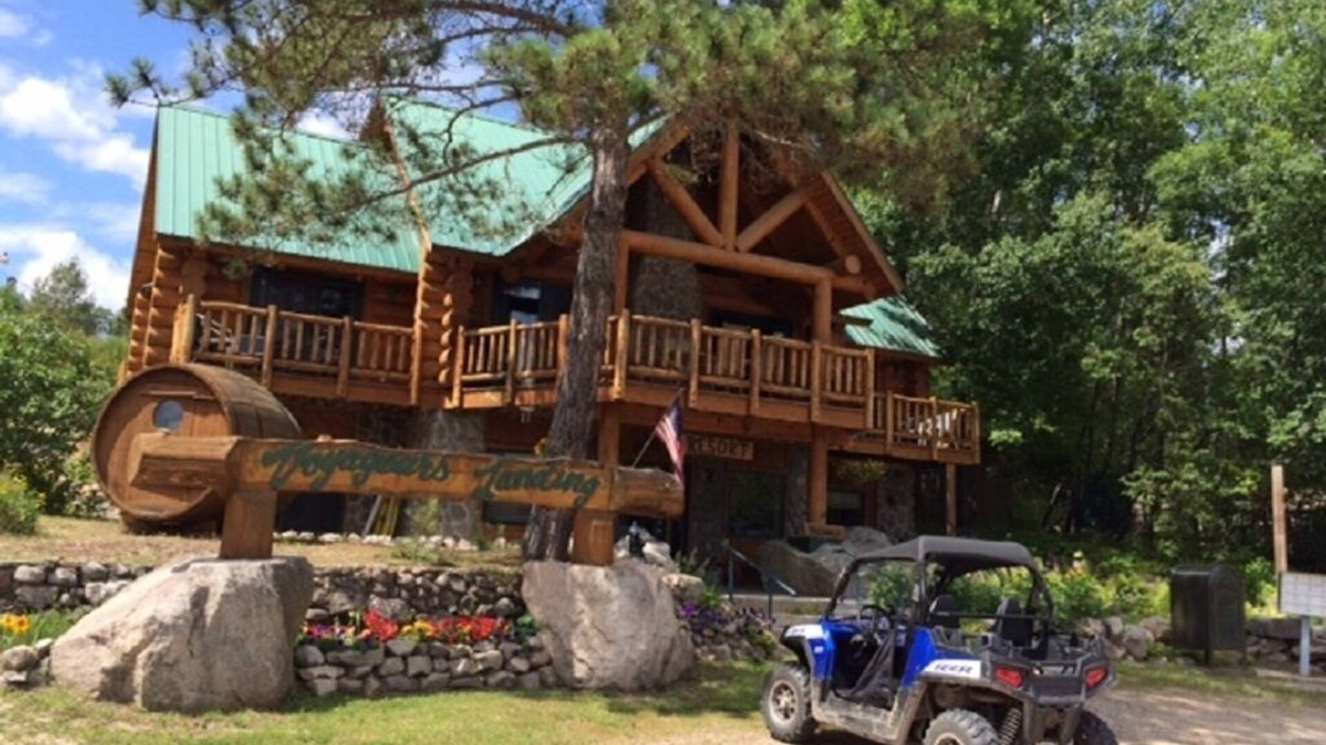 Crane Lake Cabin | Experience serene views of Crane Lake