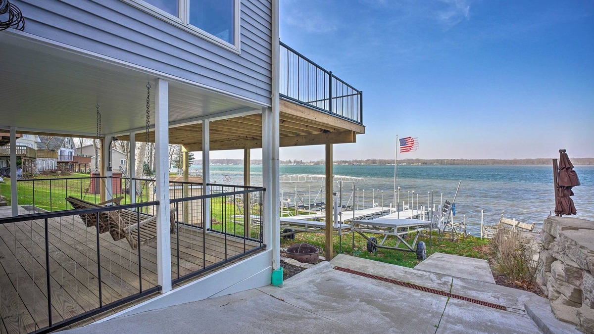 Albion House | Experience serenity at our lakeside retreat