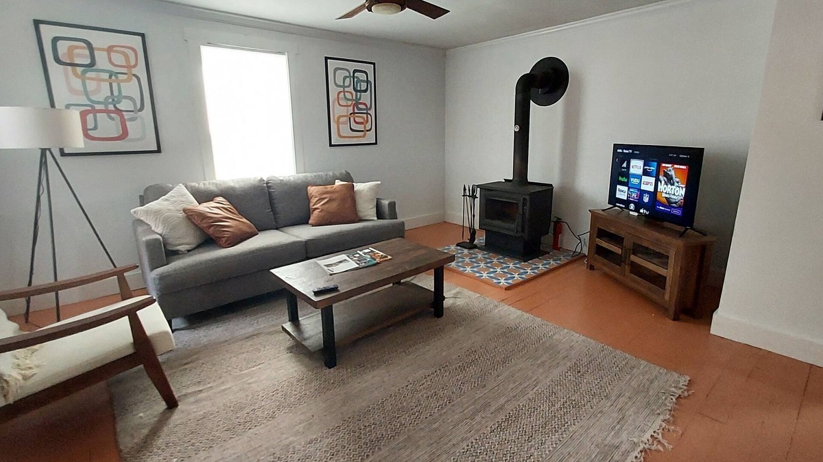 Lewisburg House | Experience small town living in a spacious duplex!