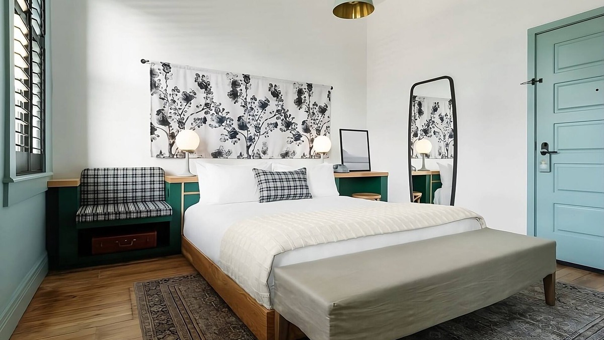 Buckman Neighborhood Apartment | Experience Soothing Moments & Luxury! Pets Allowed, Near Pioneer Place
