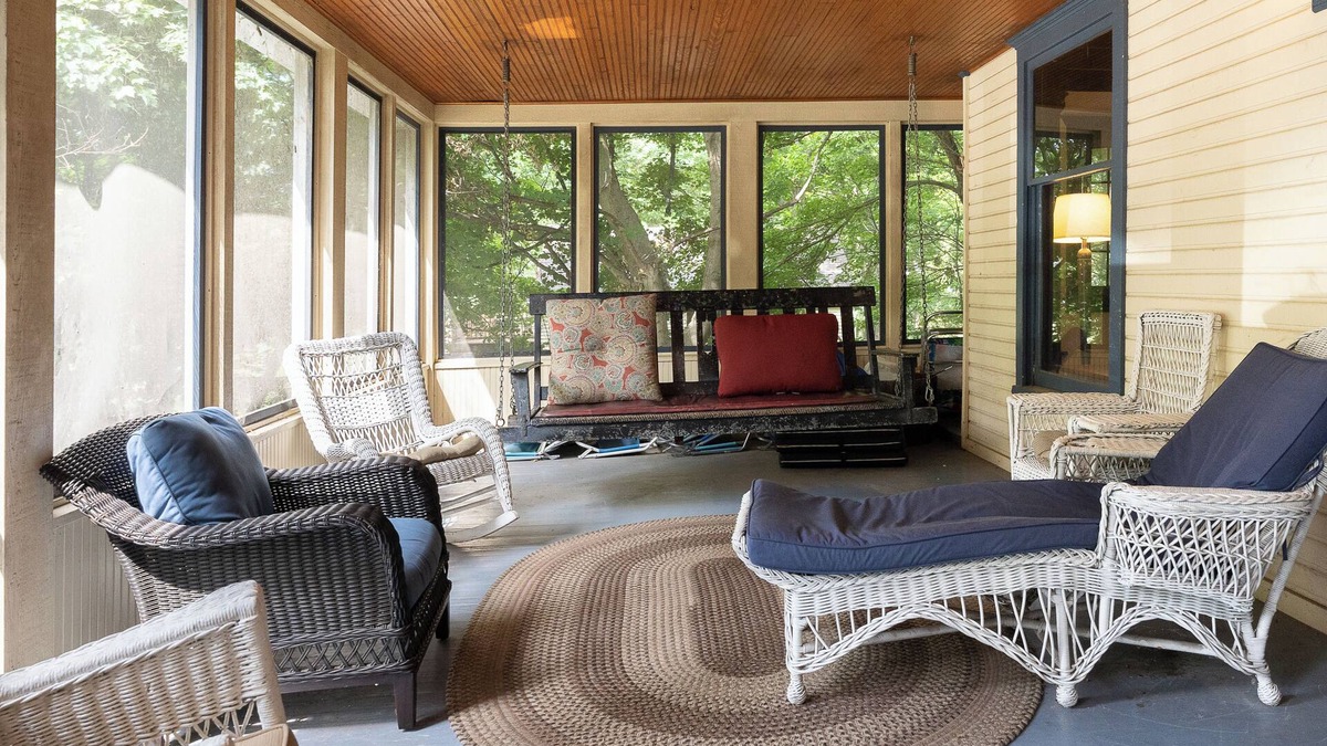 Ottawa Beach House | Experience spacious comfort at Pavillion Paradise - Pet Friendly