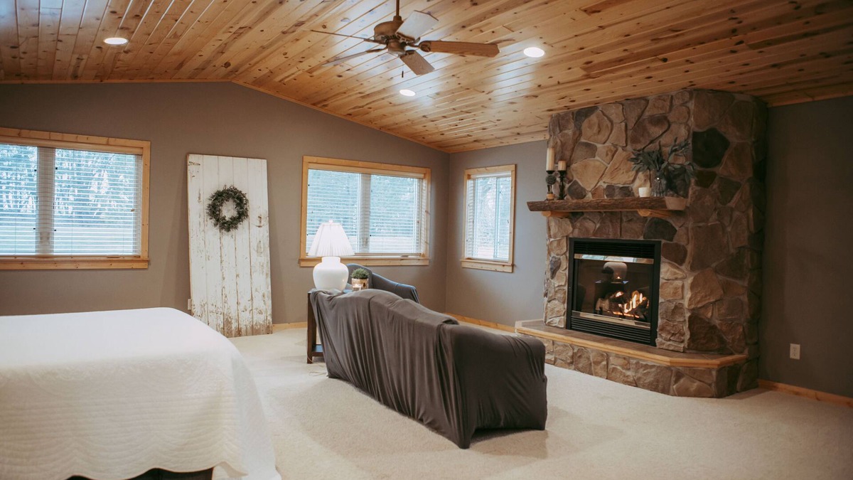 Starbuck House | Experience Starbuck charm in our spacious 5-bedroom retreat