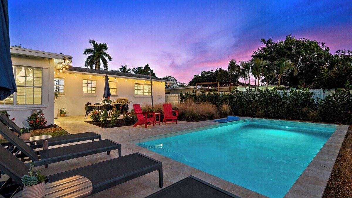 North Corals House | Experience Surf, Sun & Sea, a spacious 3-bedroom Tropical Retreat!