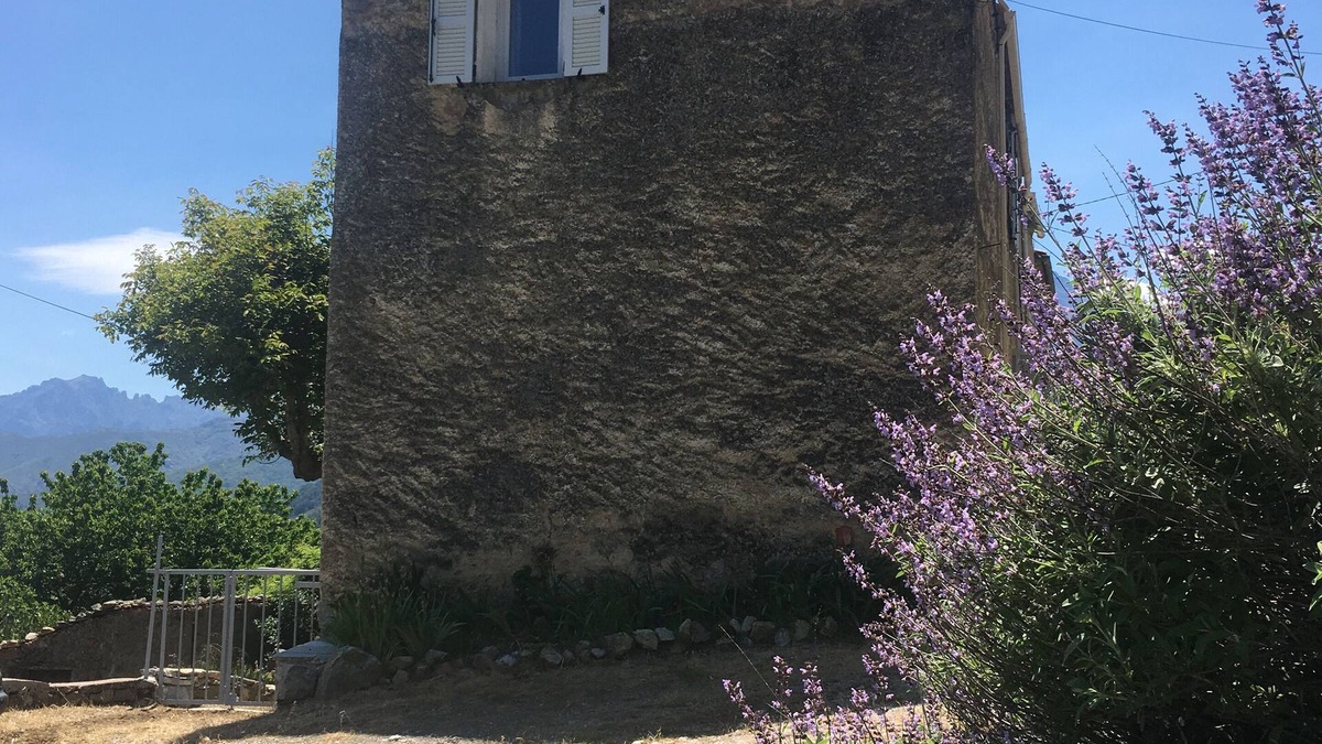 Pioggiola House | Experience the authenticity and charm of a timeless village in a warm and welcoming home.
