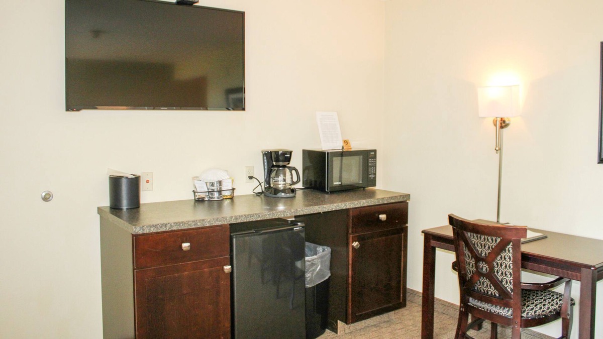 Kelleys Island House | Experience the beauty of Kelleys Island from the Glacier Suite 117