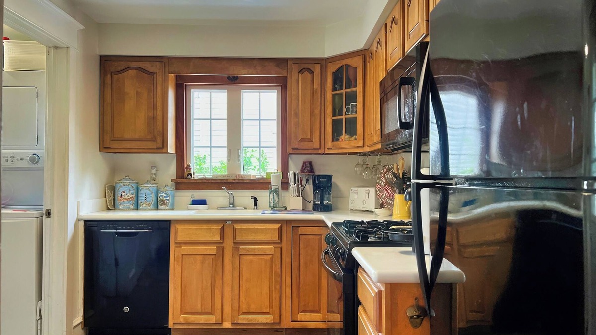 Avalon Cottage | Experience the Best of Avalon's Beaches without Breaking the Bank!