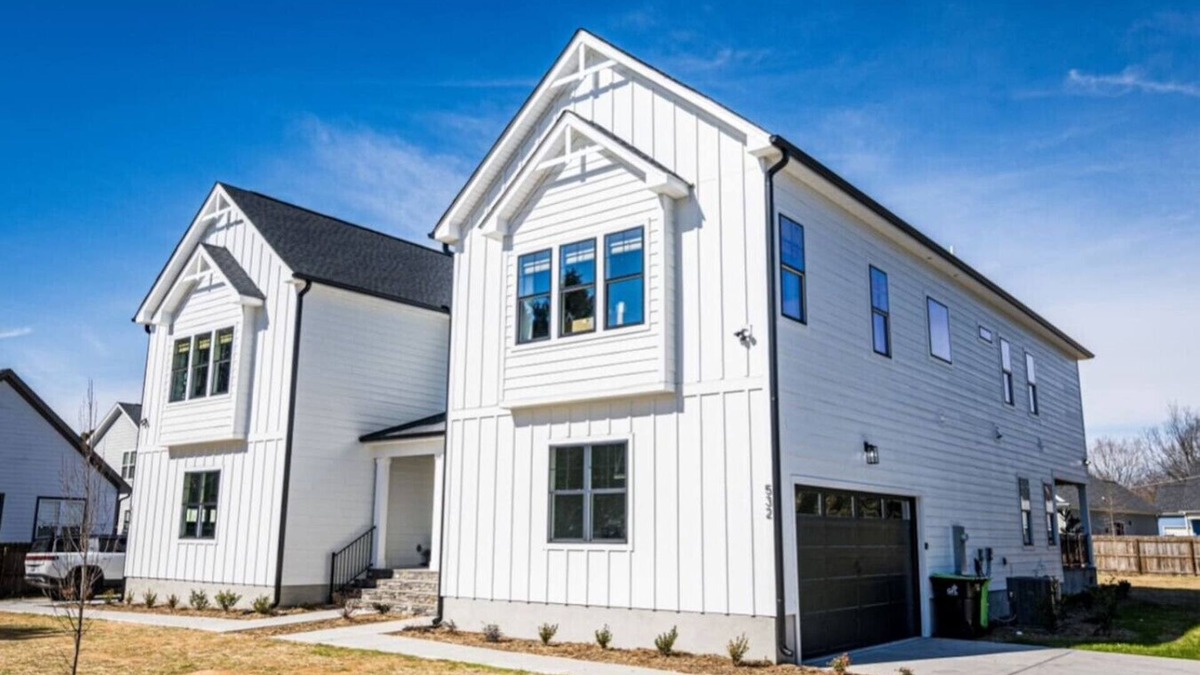 Apex House | Experience "The Grande 532" in Downtown Apex!