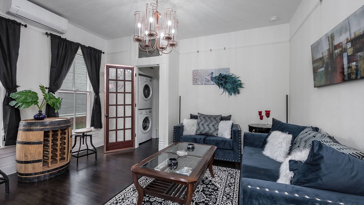 East of Broadway Apartment | Experience the Historic Armstrong Cottage in the Moonshine Suite