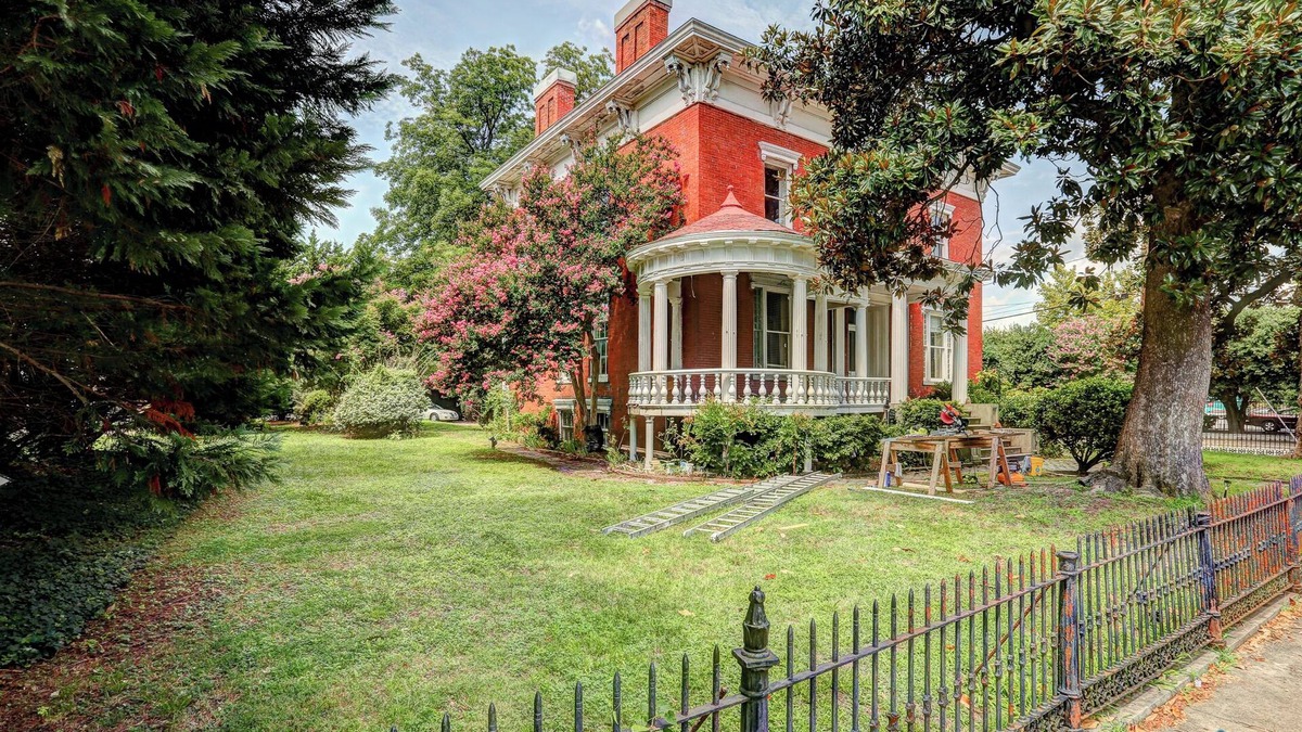 Petersburg House | Experience the "Lincoln Home" -#1 Historic Mansion Old Town; & Luxury Bathrooms