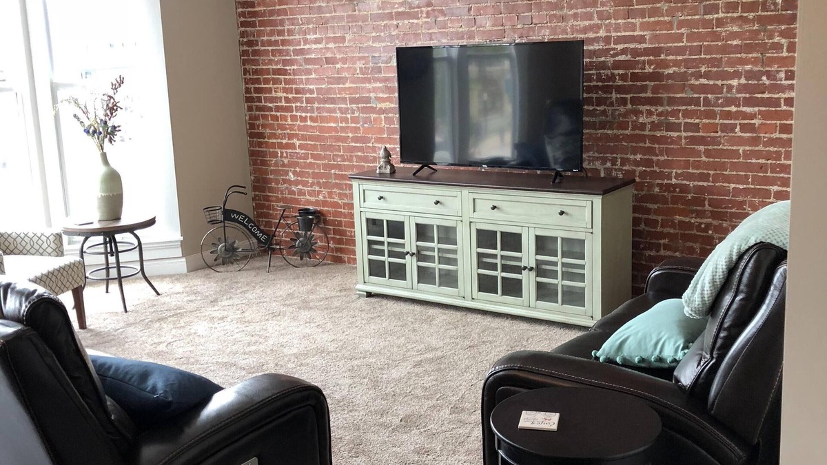 Iola Apartment | Experience the Lofts-Beck