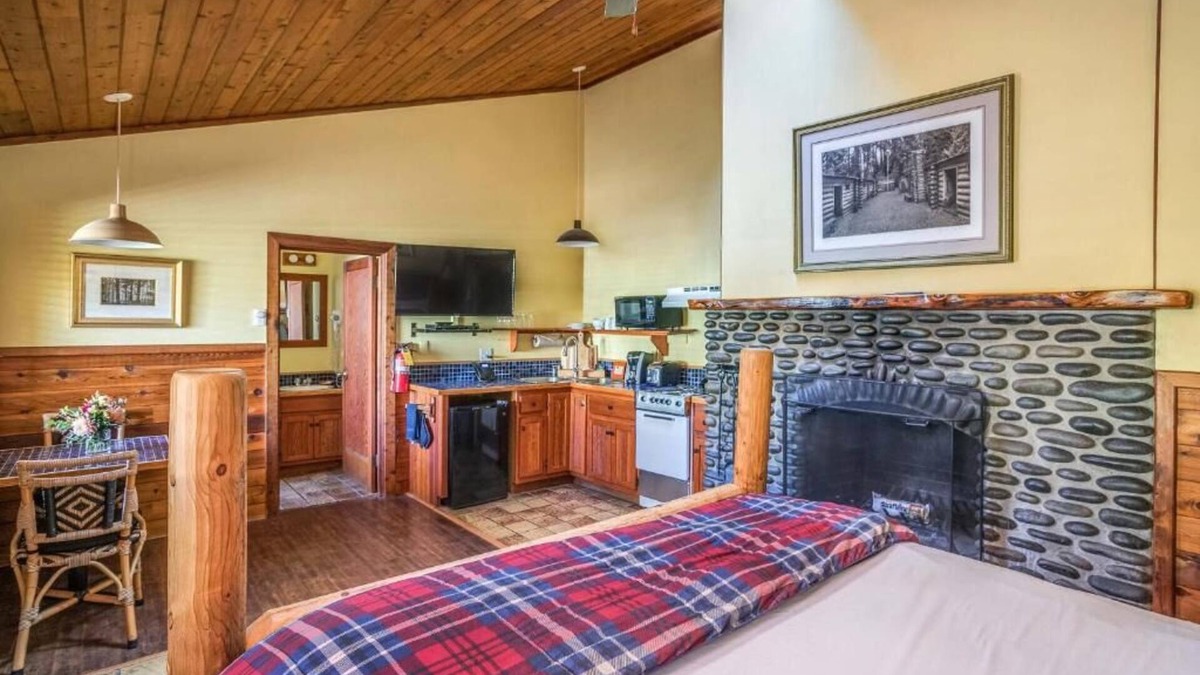 Downtown Cannon Beach Hotel | Experience the Magic of the Coast with Beach Access Nearby!