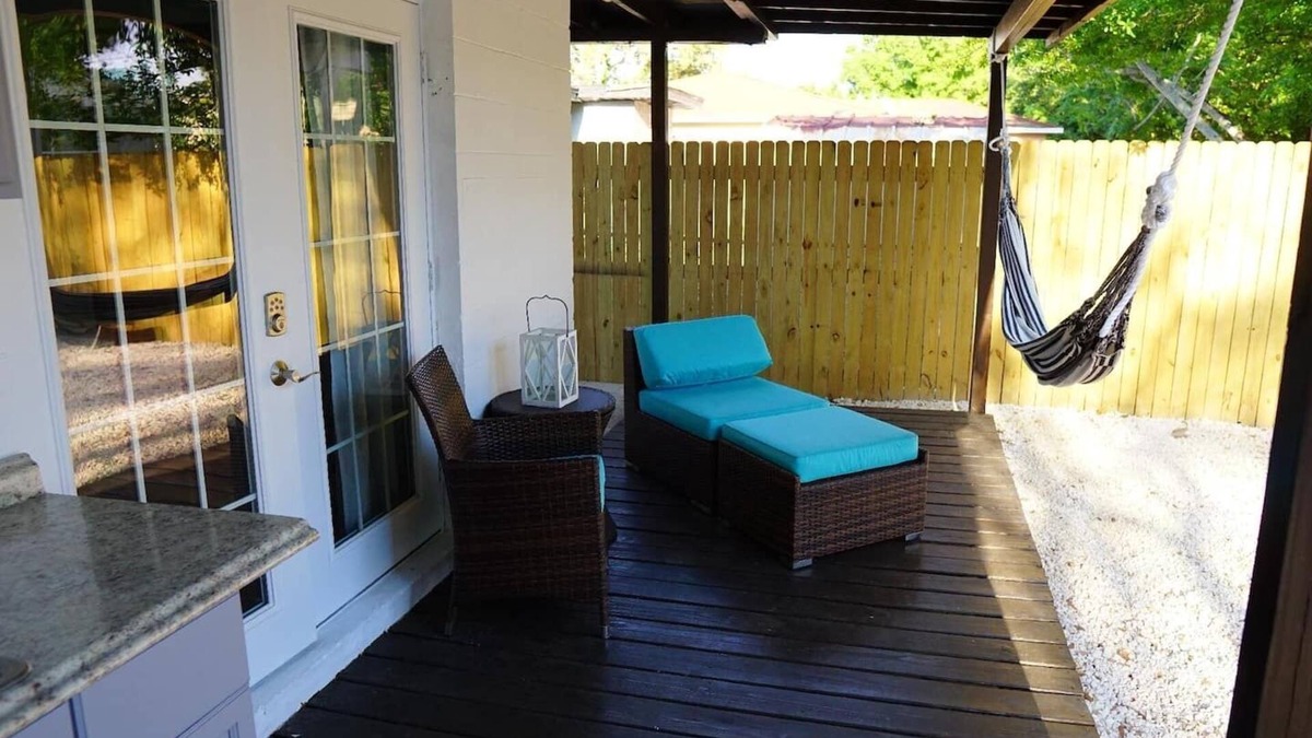 Carver City - Lincoln Gardens Apartment | Experience the passion of hospitality, cleaning, and good location!