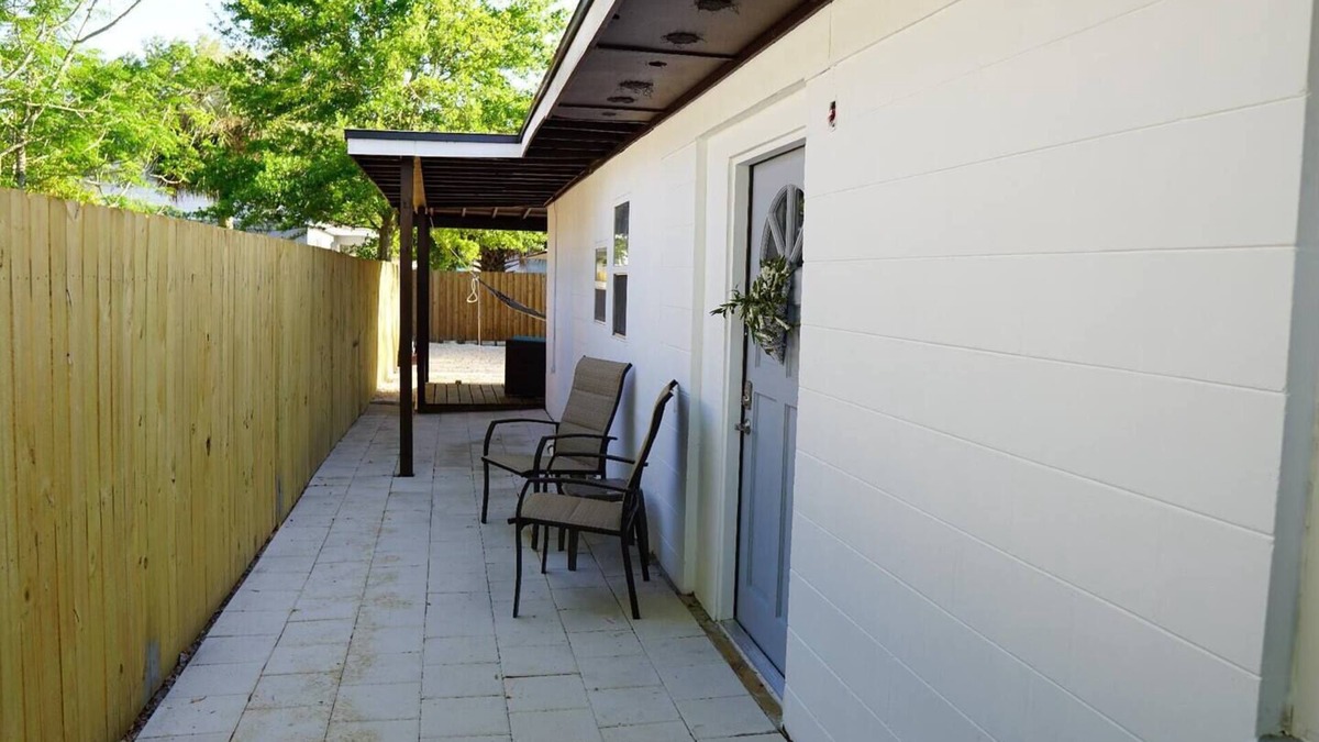 Carver City - Lincoln Gardens Apartment | Experience the passion of hospitality, cleaning, and good location!