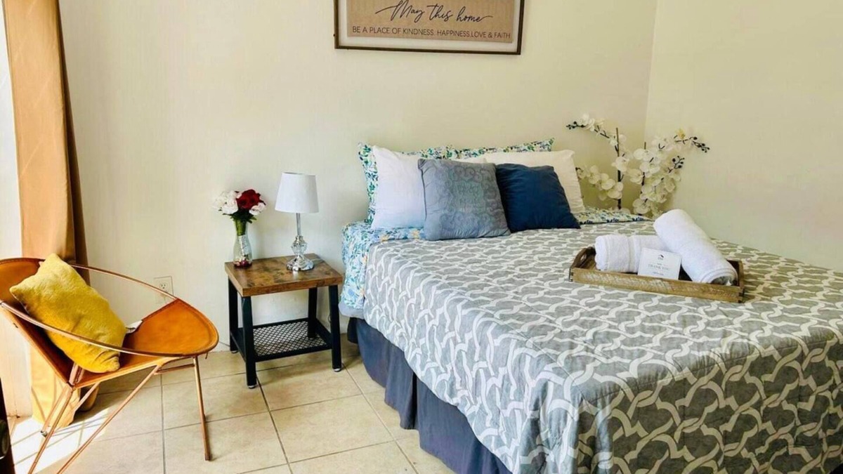 Carver City - Lincoln Gardens Apartment | Experience the passion of hospitality, cleaning, and good location!